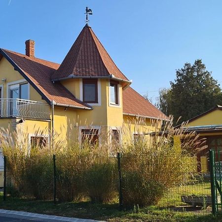 Hajas Familia Kiado Szobak Balatonmáriafürdő エクステリア 写真