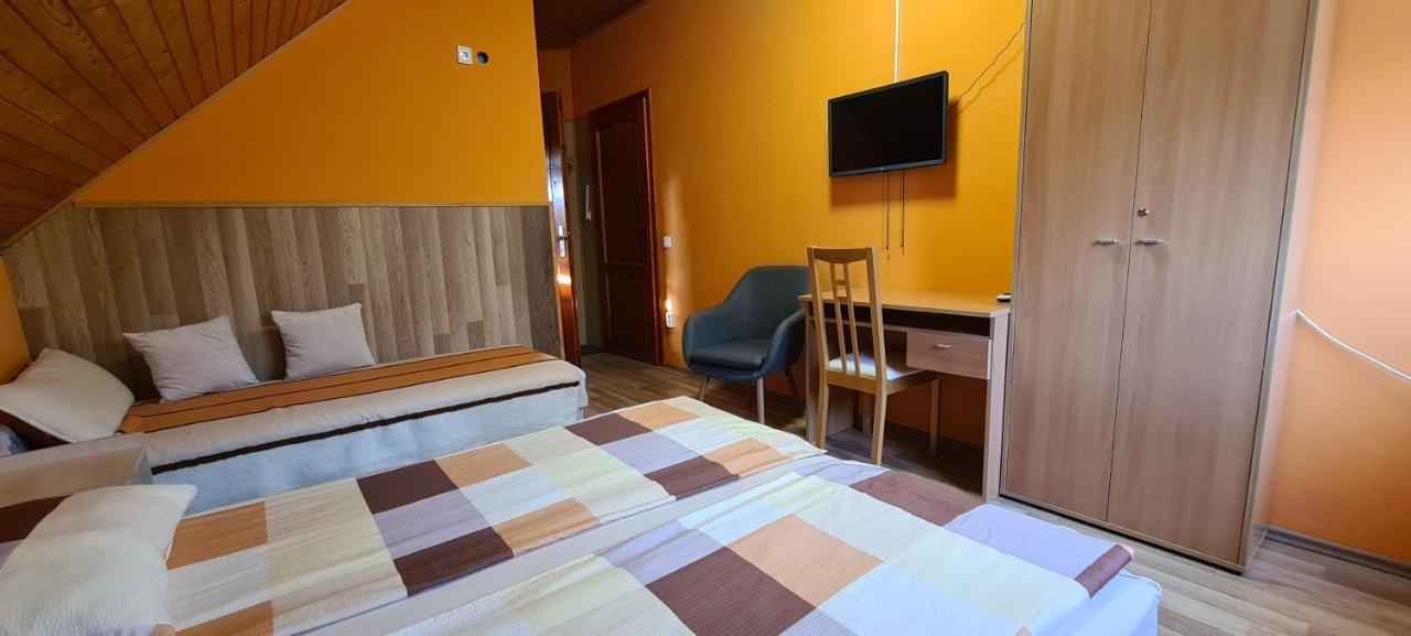 Hajas Familia Kiado Szobak Balatonmáriafürdő エクステリア 写真